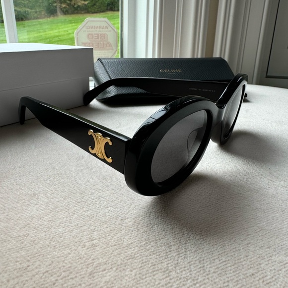 CELINE Triomphe oval-frame acetate sunglasses - Black - Picture 9 of 10